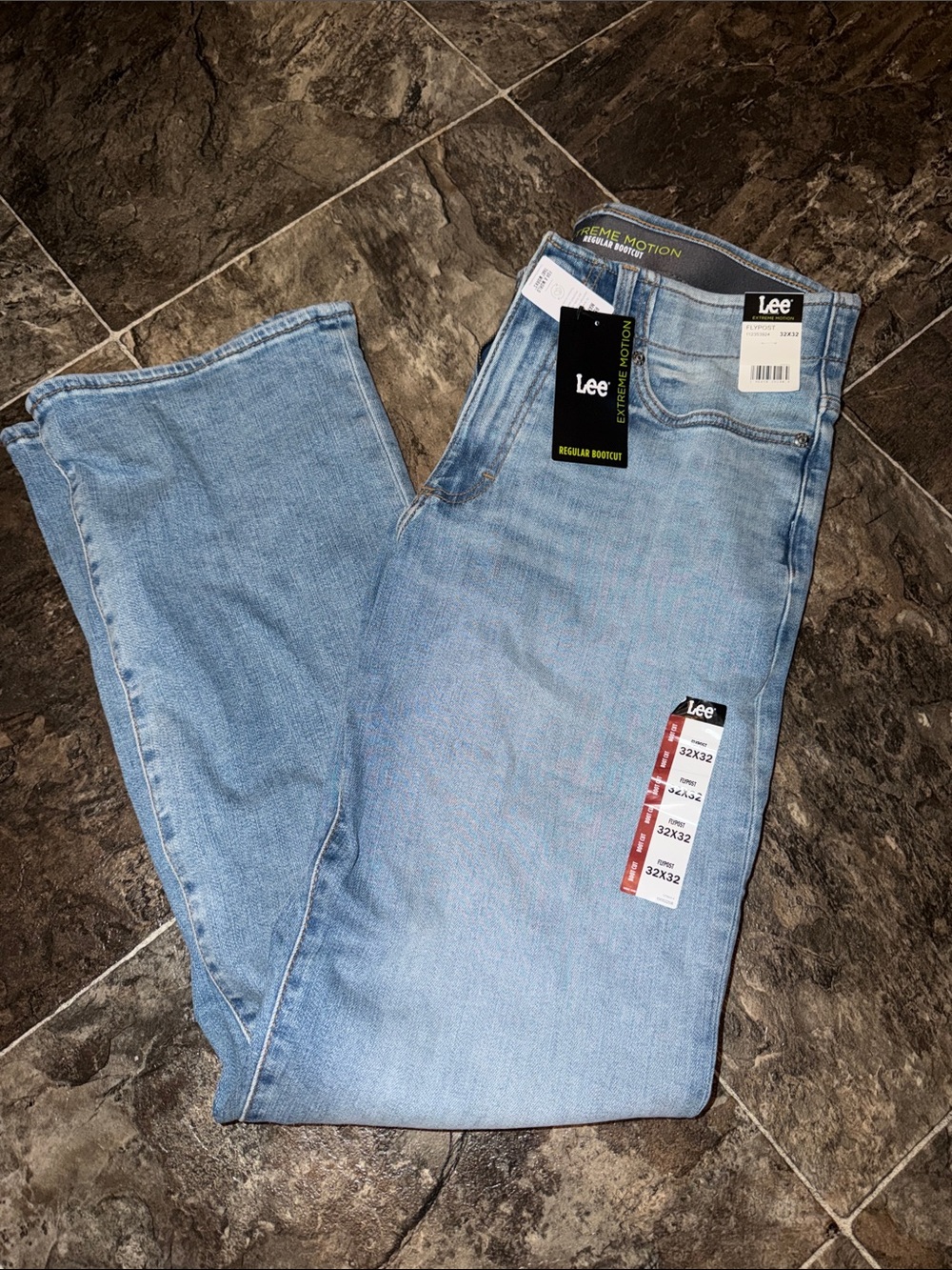 Lee men’s Light Blue Denim Regular Bootcut Jeans NWT 32x32